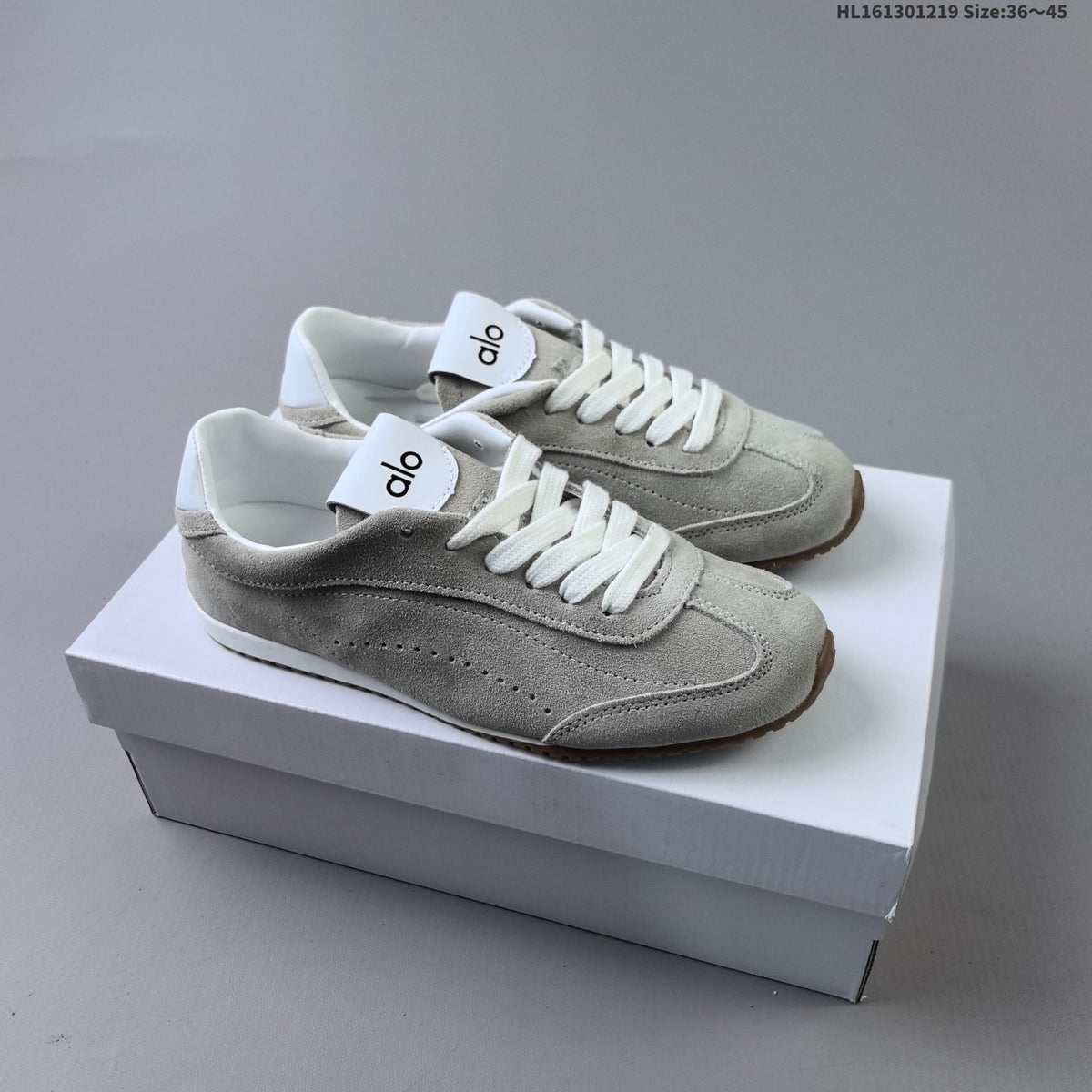 Alo Yoga Sunset Sneaker Low-Top in Gray