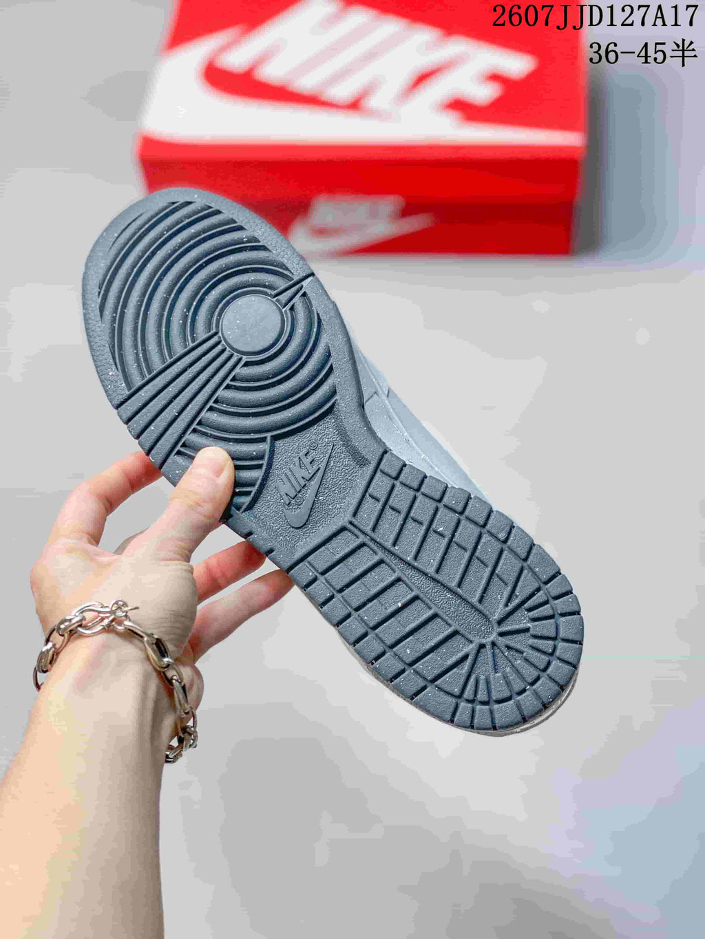 Nike SB Dunk Low Pro Grey White Sneakers JJD127A17
