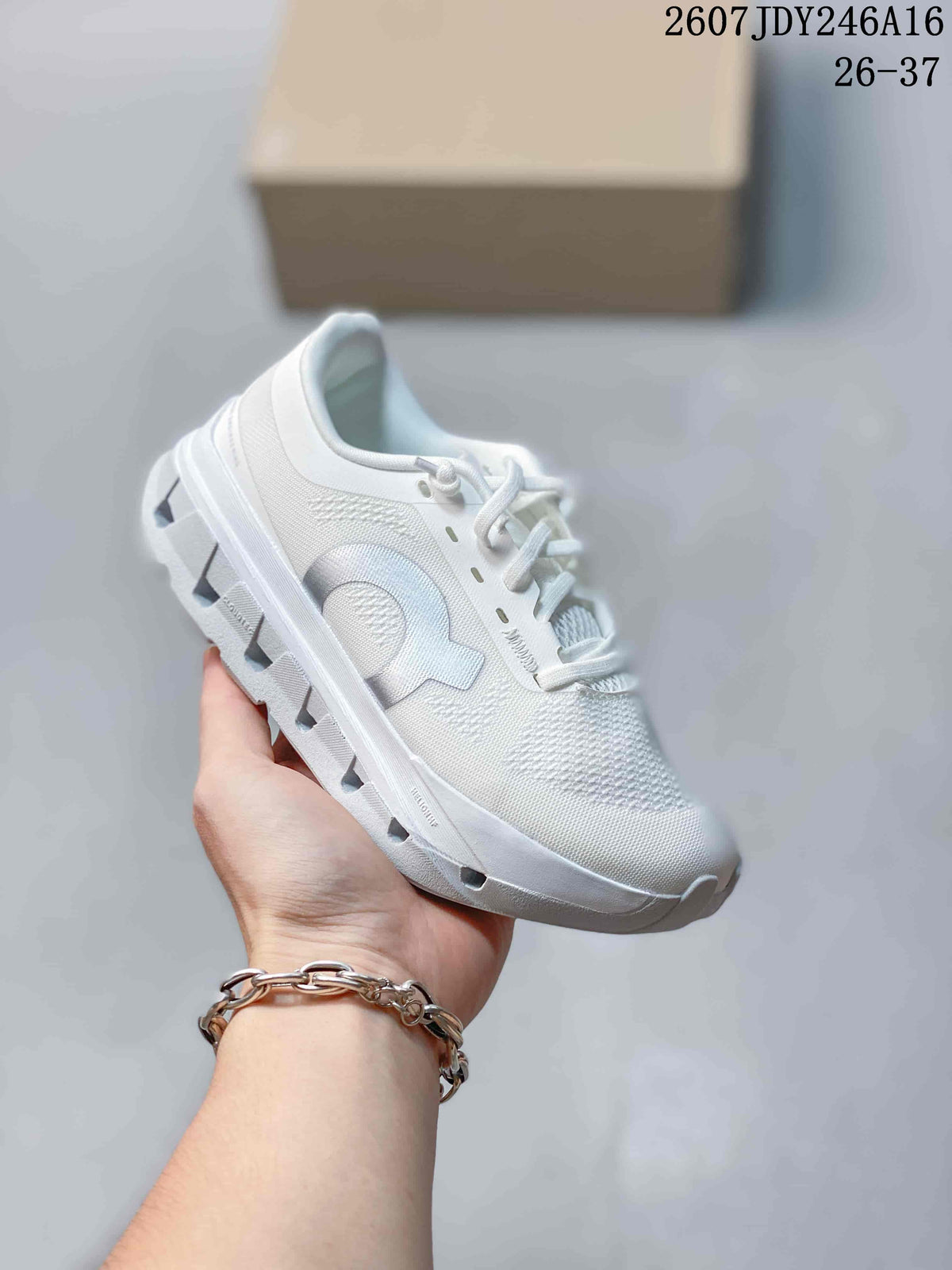 On Cloudstratus 3 Kids Running Shoes