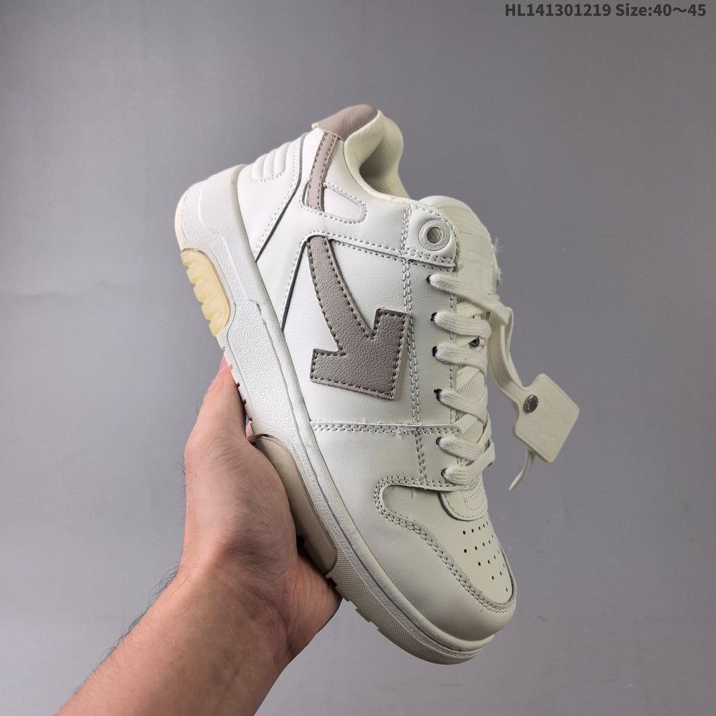 OFF-WHITE Arrow Low-Top Sneakers in Mixed Colors