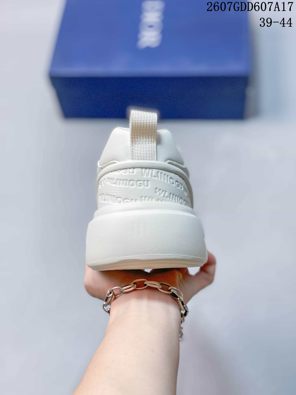 Dior White Low-Top Sneakers 2607GDD607A17