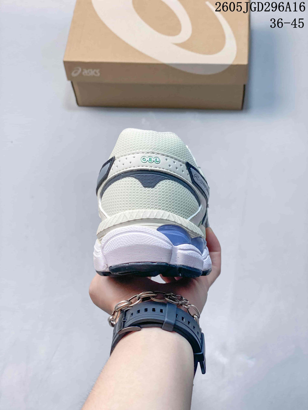 ASICS Gel-Cumulus 16 Sneakers in White, Silver and Green