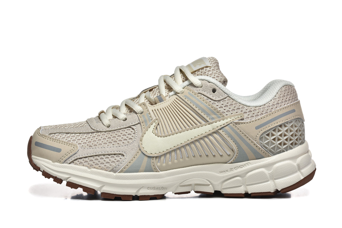 Nike Zoom Vomero 5 Sneakers in Neutral Beige