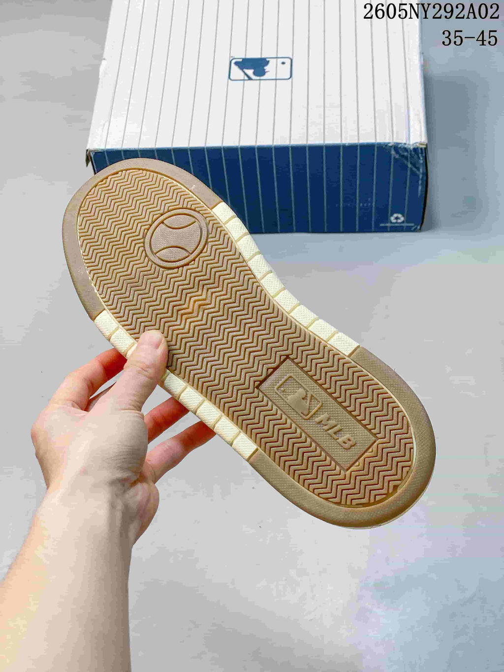 MLB Low-Top Sneakers White and Cream 2605NY292A02