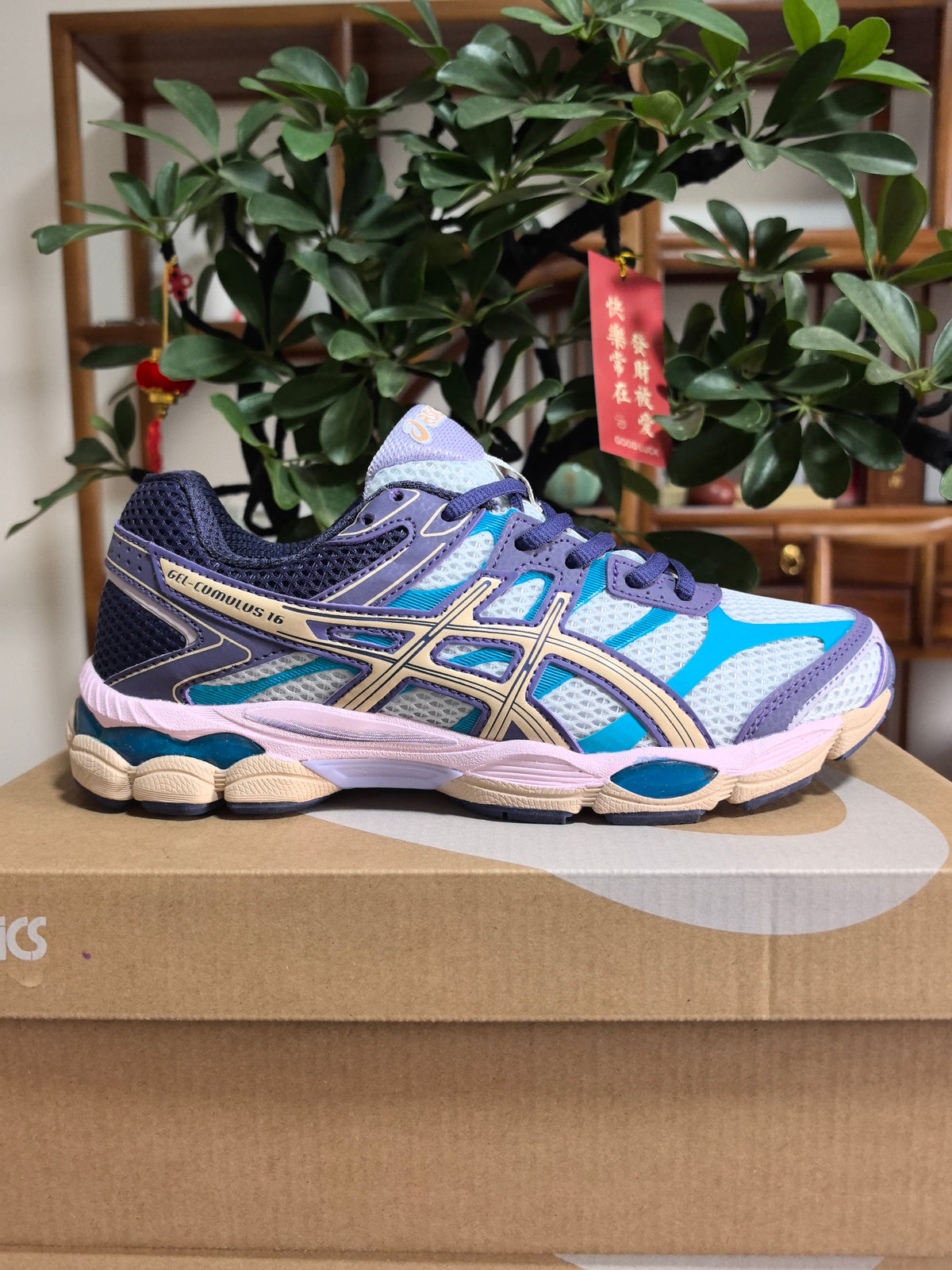 ASICS GEL-Cumulus 16 Sneakers in Gray and Purple