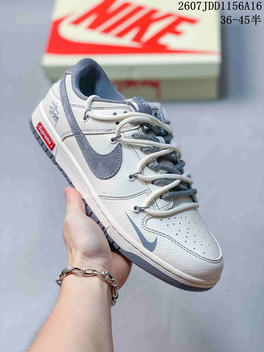 Nike SB Dunk Low Supreme-Style White Grey Sneakers