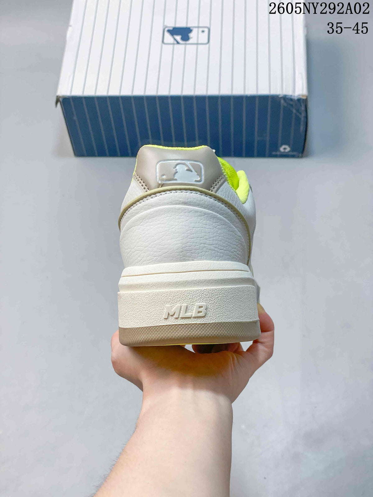 MLB Chunky Liner Low-Top Sneakers White Green 3ASXCA12N