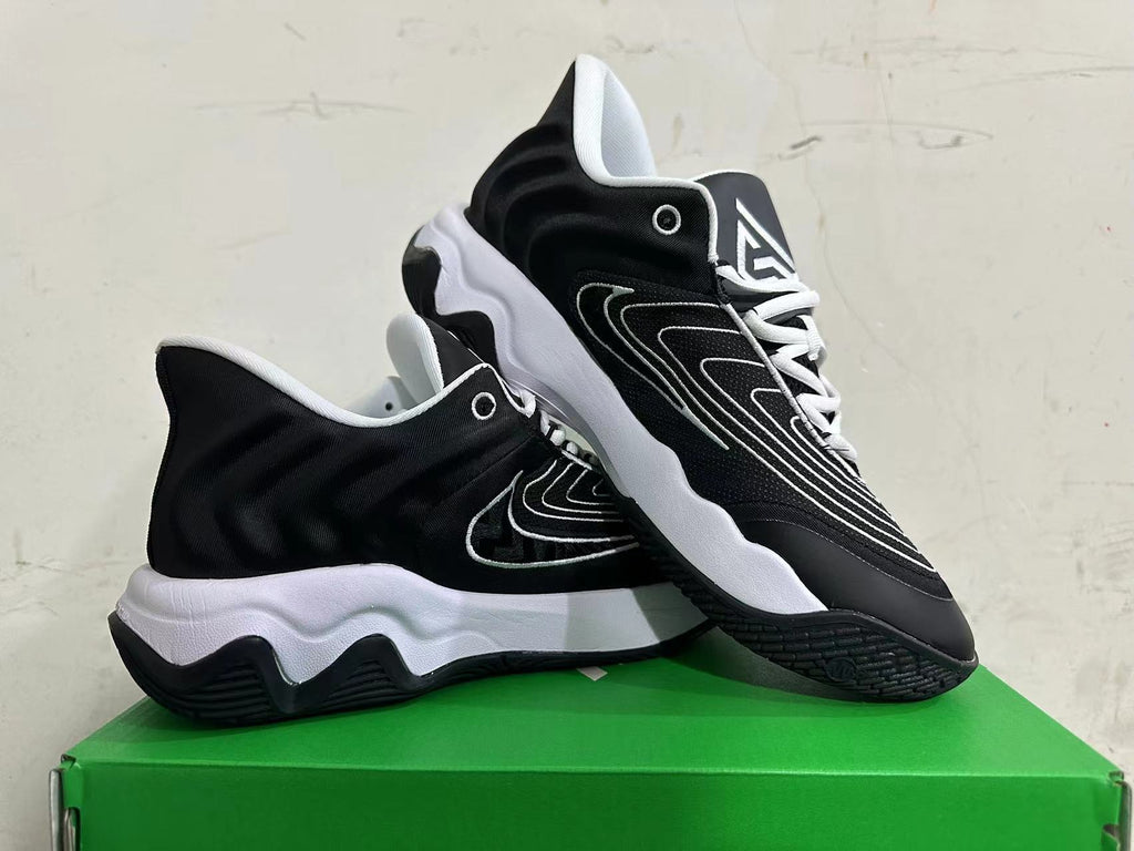 Nike Basketball Sneakers Black and White