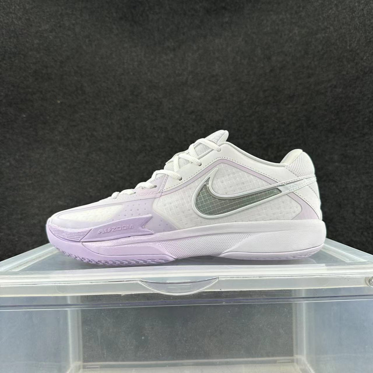 Nike Air Zoom White and Light Purple Sneakers