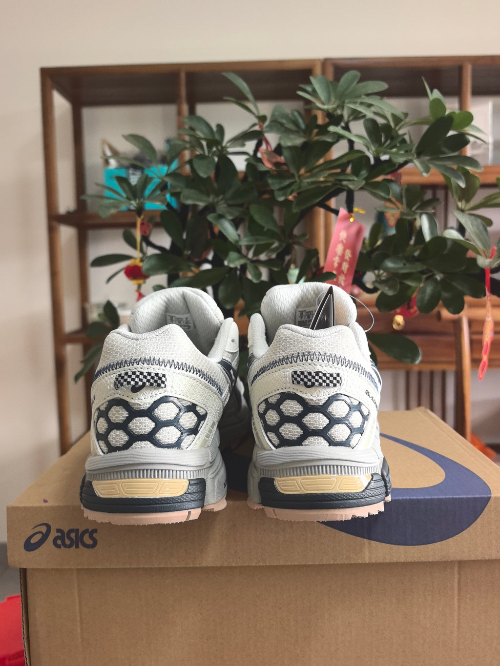 K11 Light Gray Low-Top Sneakers