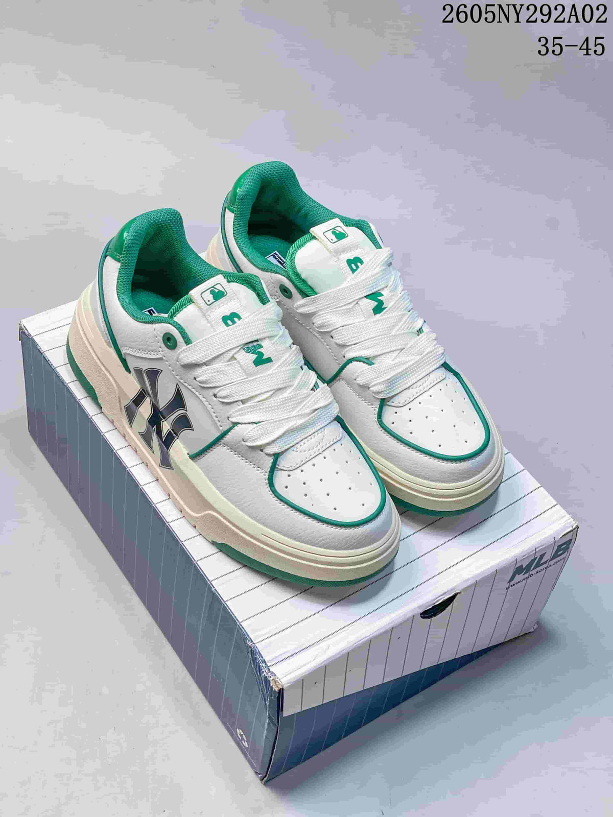 MLB Chunky Liner Low-Top Sneakers White and Green