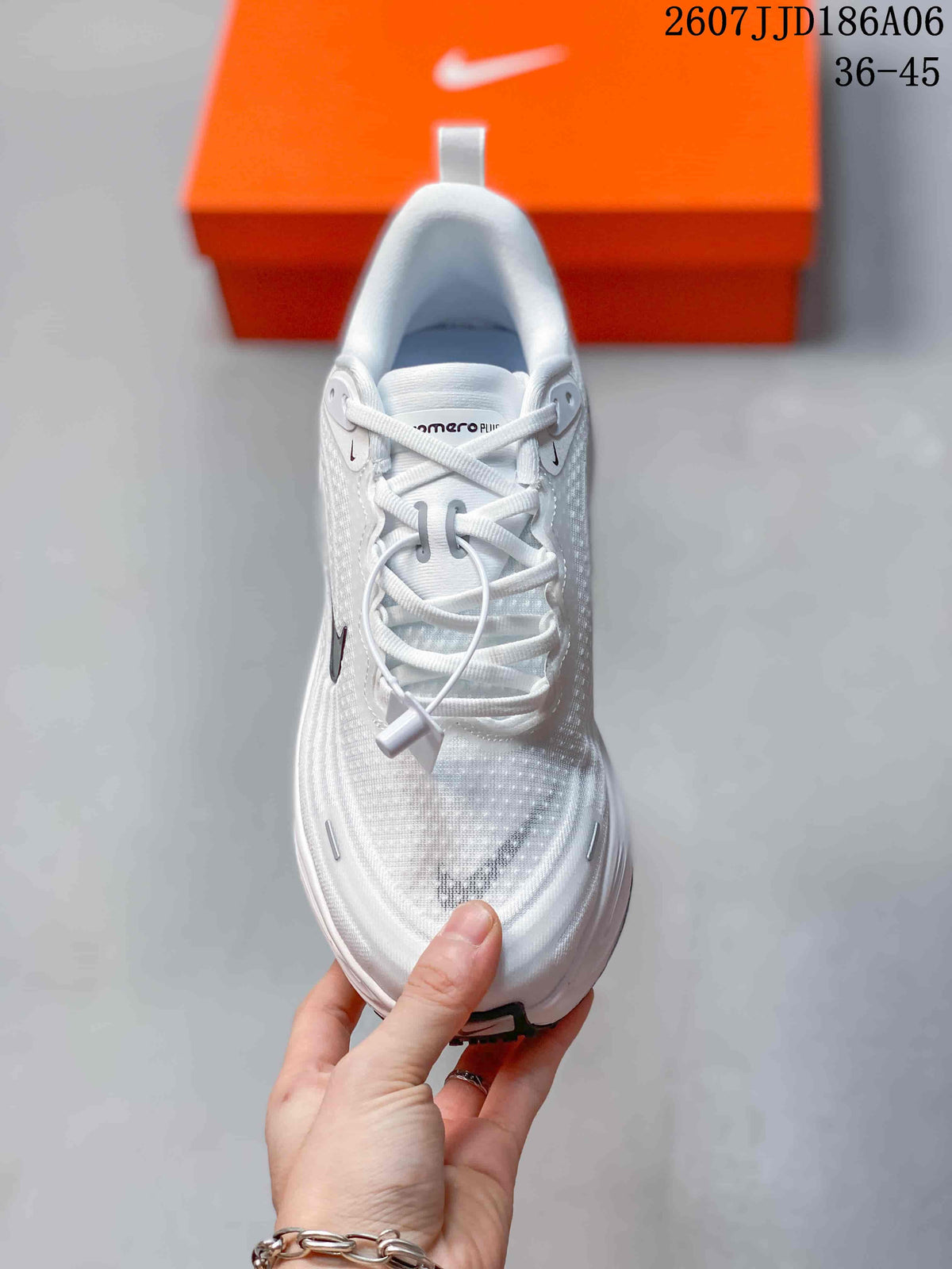 Nike Vomero 18 GTX Running Shoes White Black