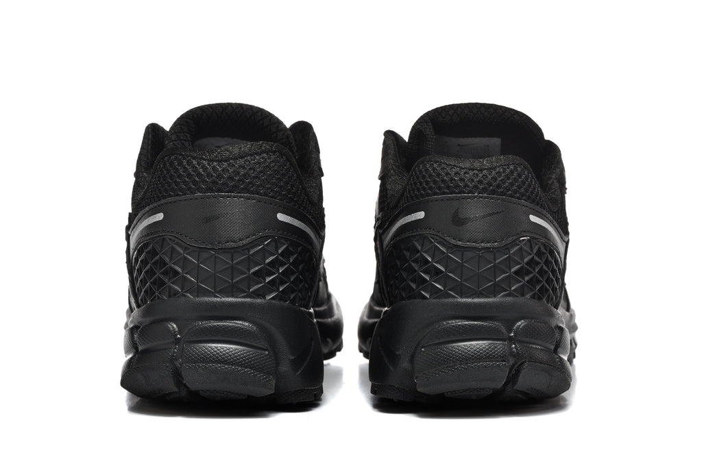 Nike Vomero 5 Black Running-Style Sneakers