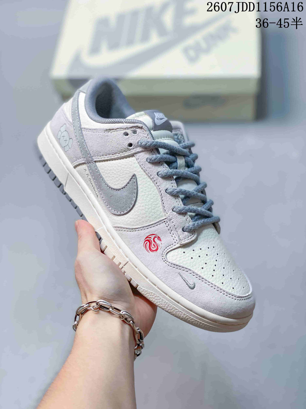 Nike SB Dunk Low Supreme-Style White Grey Sneakers