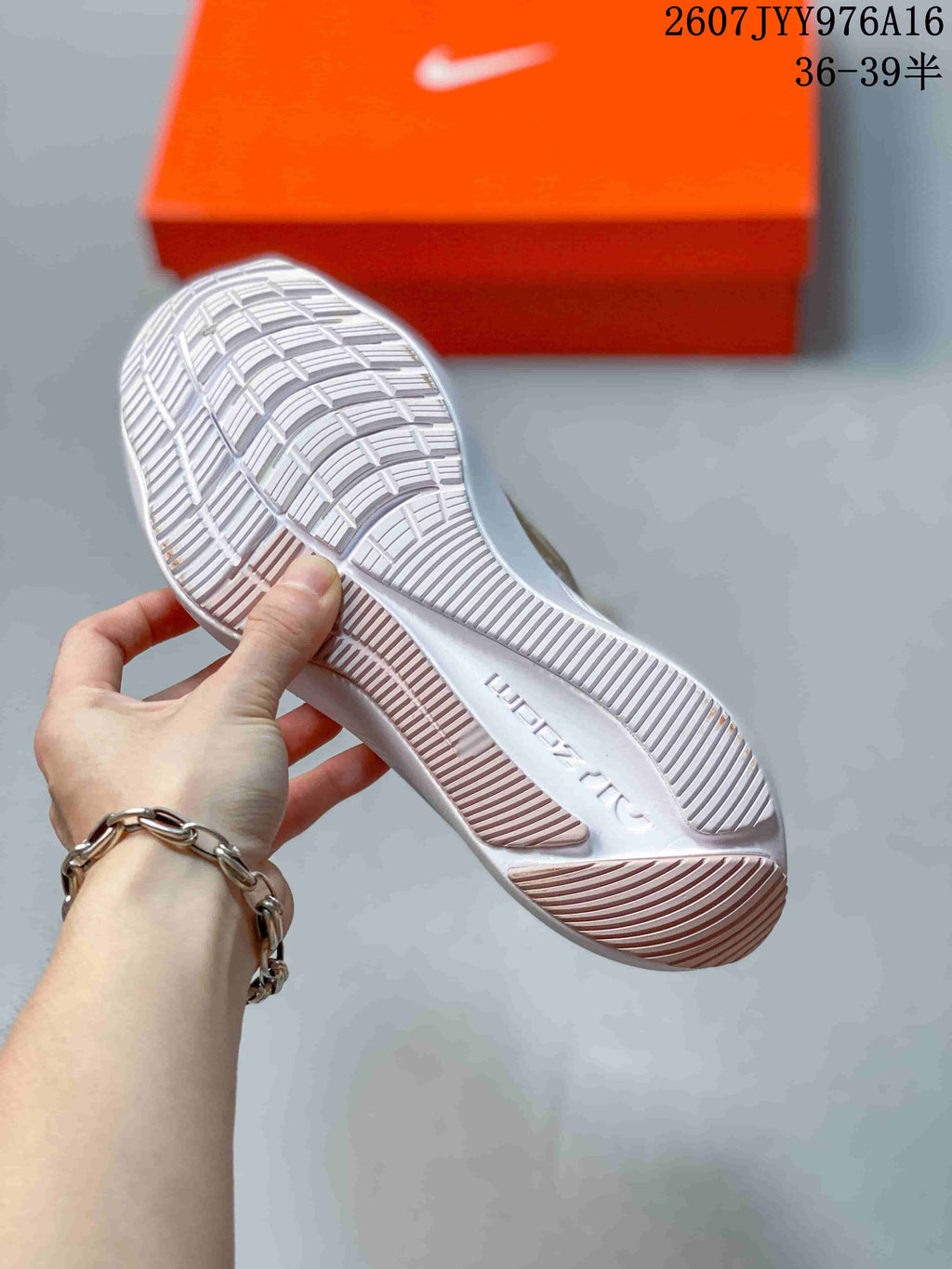 Nike Zoom Winflo 8 Women's Running Sneakers White Gold