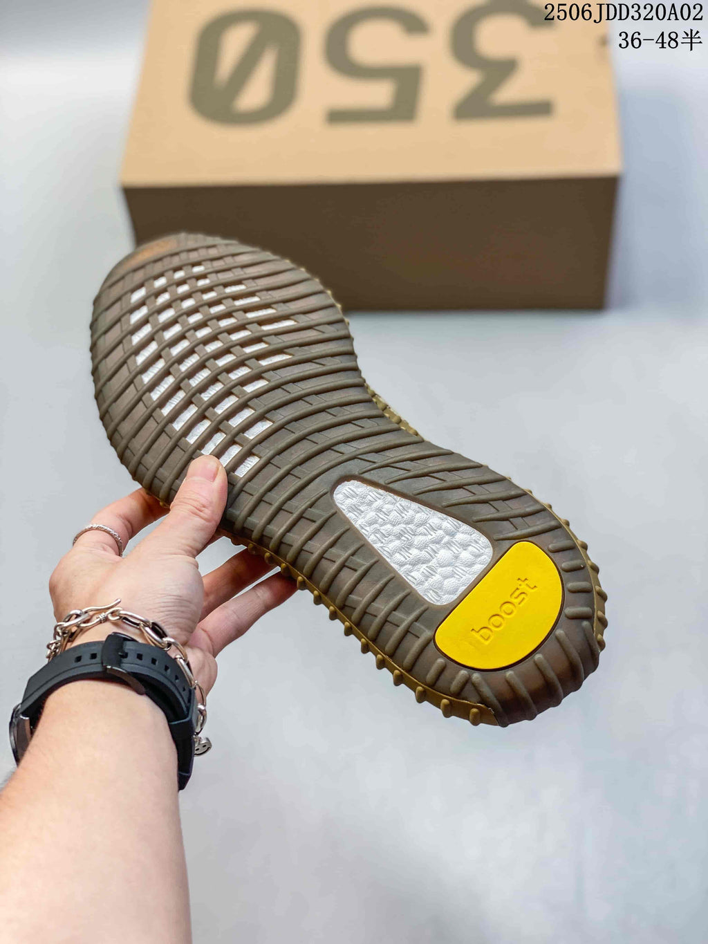 Adidas Yeezy Boost 350 Beige Knit Sneakers 2506JDD320A02