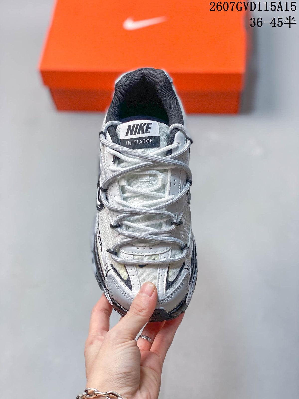Nike Initiator Low-Top Sneakers White and Black 2607GVD115A15